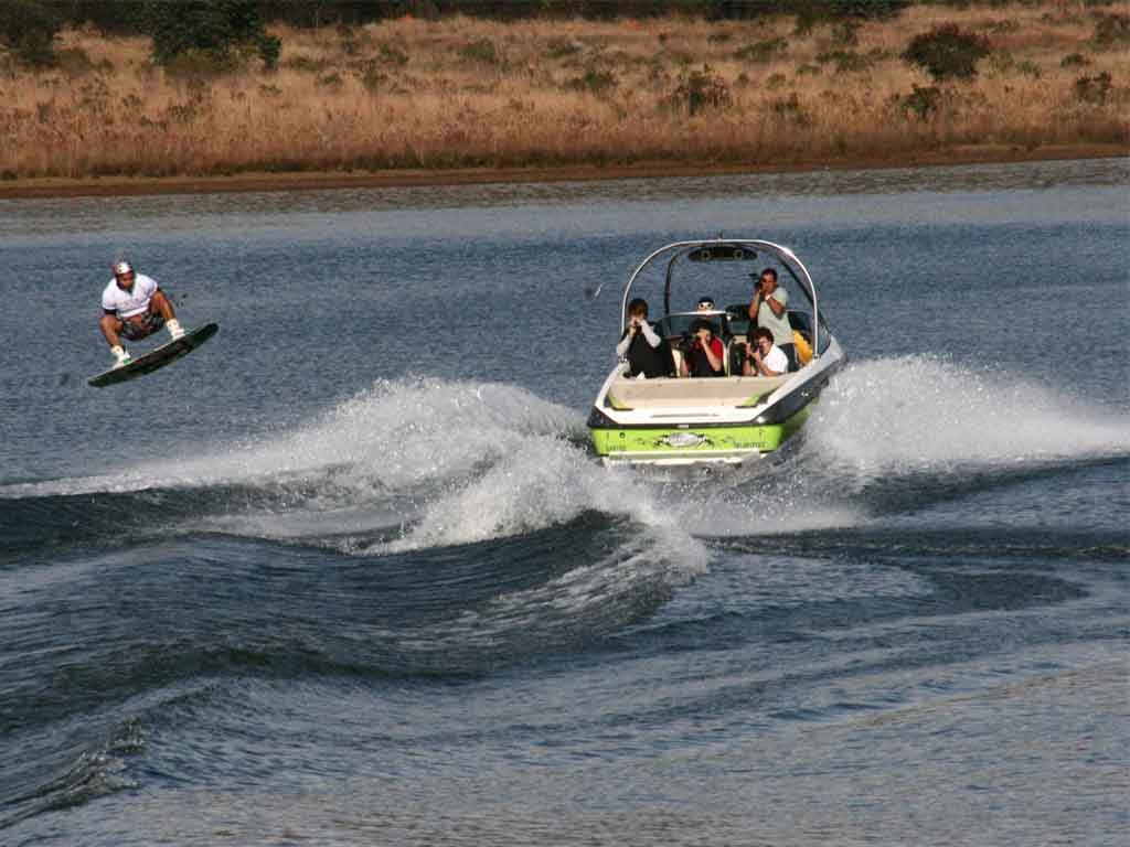 AULAS WAKEBOARD, WAKESURF E WAKESKATE Estrela Náutica