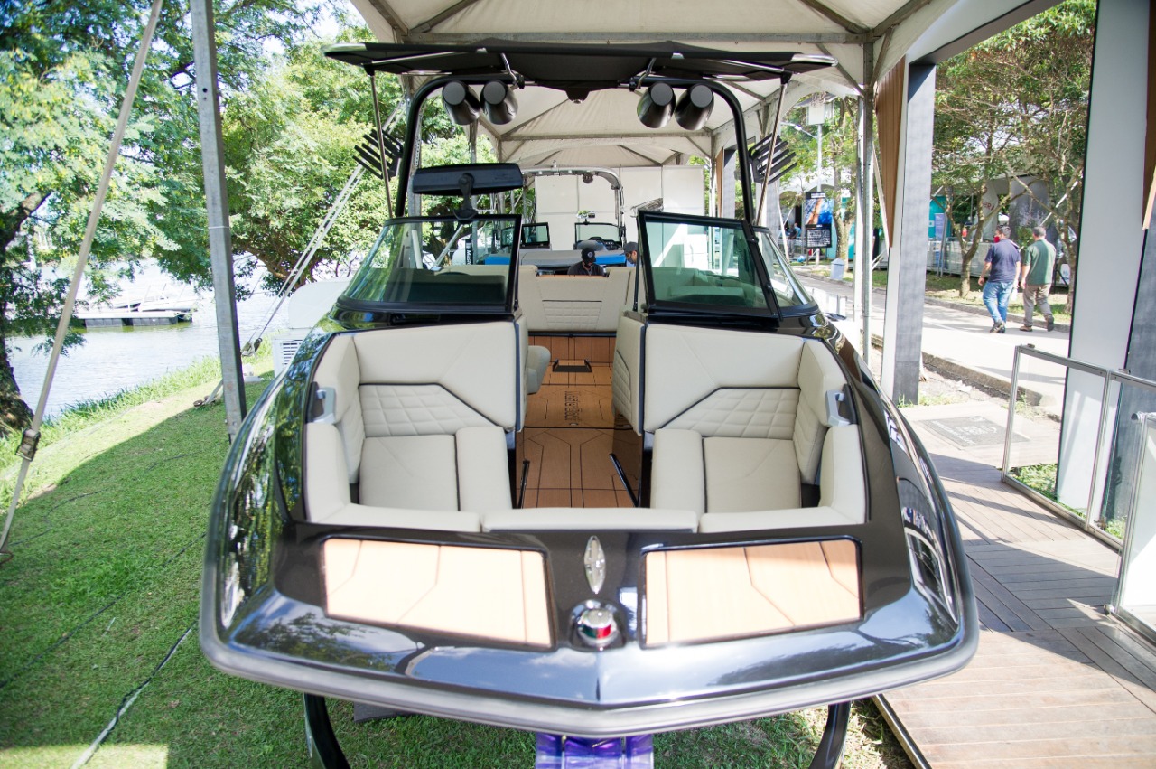 MasterBoat apresentou seu novo modelo para wakeboard e wakesurf no São