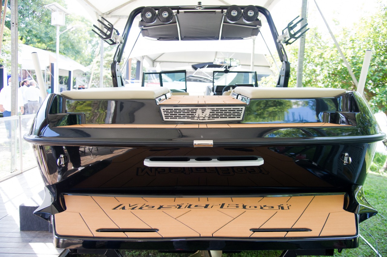 MasterBoat apresentou seu novo modelo para wakeboard e wakesurf no São